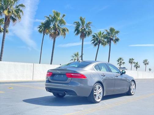 2017 Jaguar XE 35t Prestige