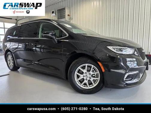 Brilliant Black Crystal Pearlcoat 2024 Chrysler Pacifica Touring L