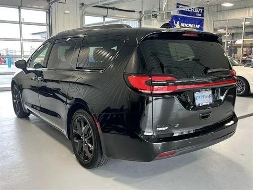 Diamond Black Crystal Pearlcoat 2025 Chrysler Pacifica Limited