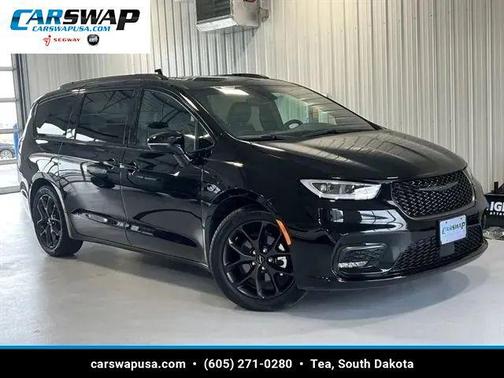 Diamond Black Crystal Pearlcoat 2025 Chrysler Pacifica Limited
