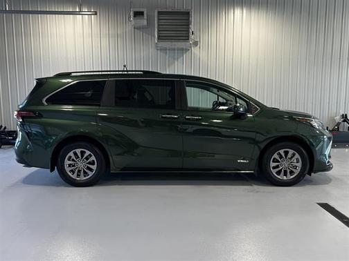 2021 Toyota Sienna XLE 7 Passenger