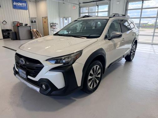 Crystal White Pearl 2024 Subaru Outback Touring