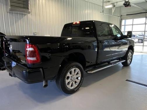 Diamond Black Crystal Pearlcoat 2023 RAM 3500 Laramie Crew Cab 4x4 6'4' Box