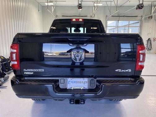 Diamond Black Crystal Pearlcoat 2023 RAM 3500 Laramie Crew Cab 4x4 6'4' Box