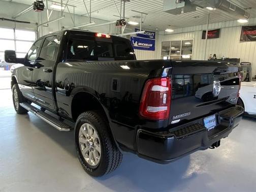 Diamond Black Crystal Pearlcoat 2023 RAM 3500 Laramie Crew Cab 4x4 6'4' Box