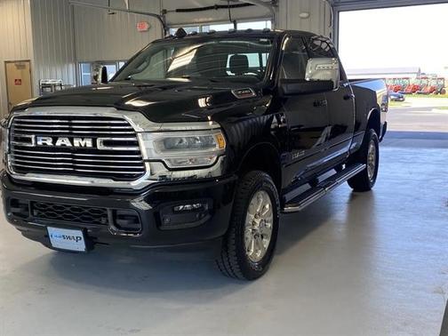 Diamond Black Crystal Pearlcoat 2023 RAM 3500 Laramie Crew Cab 4x4 6'4' Box
