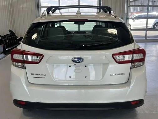 Crystal White Pearl 2019 Subaru Impreza 2.0i Premium