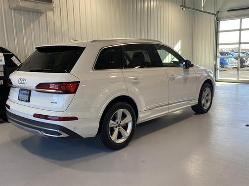 2024 Audi Q7 45 Premium Plus
