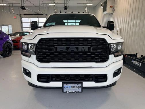 Bright White Clearcoat 2023 RAM 2500 Big Horn Crew Cab 4x4 6'4' Box