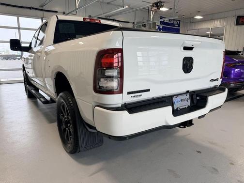 Bright White Clearcoat 2023 RAM 2500 Big Horn Crew Cab 4x4 6'4' Box
