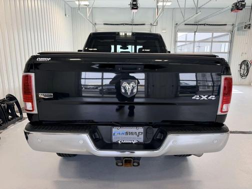 Brilliant Black Crystal Pearlcoat 2016 RAM 2500 Laramie