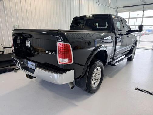 Brilliant Black Crystal Pearlcoat 2016 RAM 2500 Laramie