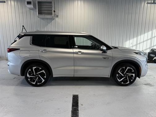 2025 Mitsubishi Outlander PHEV SEL