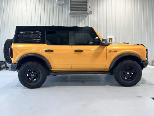 Orange Metallic 2022 Ford Bronco Wildtrak