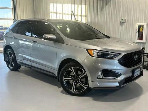 Silver Metallic 2022 Ford Edge ST