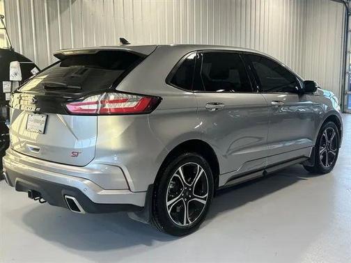 Silver Metallic 2022 Ford Edge ST