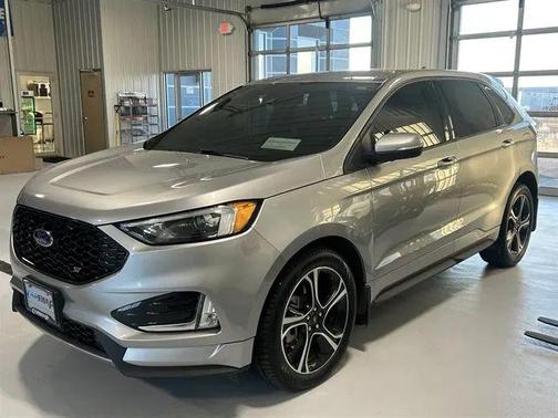 Silver Metallic 2022 Ford Edge ST