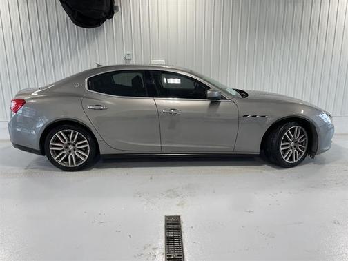 Bianco Alpi Pearlescent 2017 Maserati Ghibli S Q4
