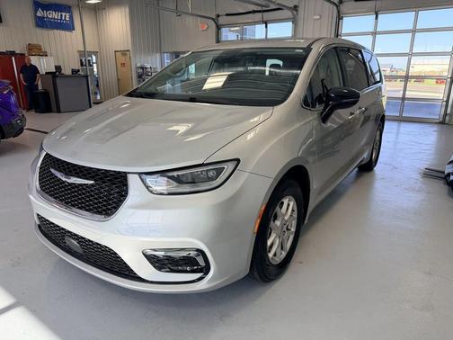 Silver Mist Clearcoat 2024 Chrysler Pacifica Touring L