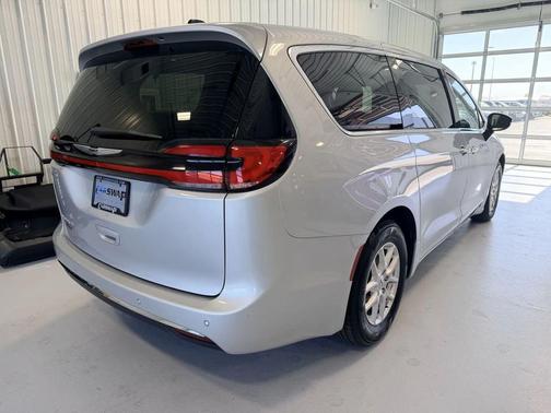 Silver Mist Clearcoat 2024 Chrysler Pacifica Touring L