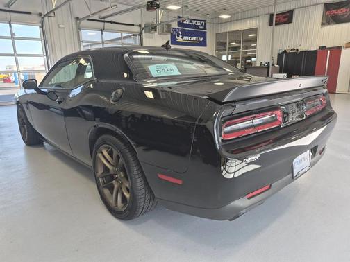 Pitch Black Clearcoat 2022 Dodge Challenger SRT Hellcat