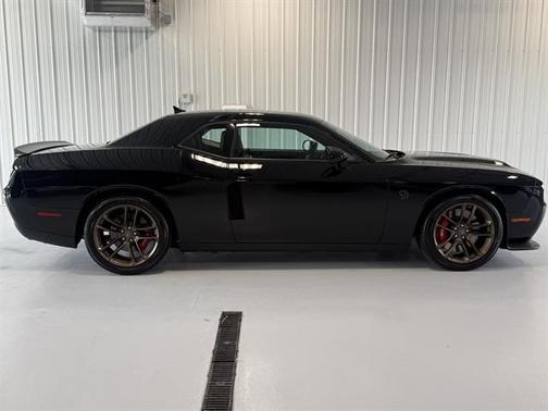 Pitch Black Clearcoat 2022 Dodge Challenger SRT Hellcat