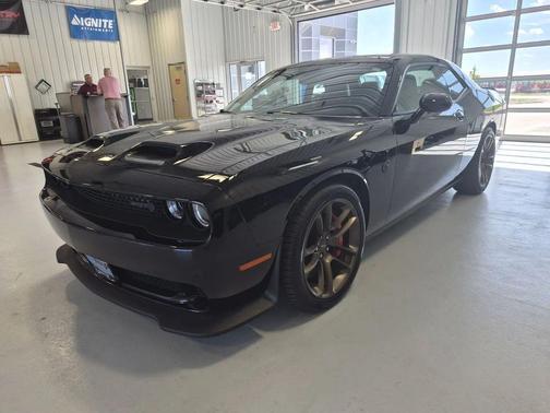 Pitch Black Clearcoat 2022 Dodge Challenger SRT Hellcat