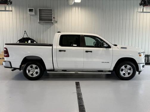 Bright White Clearcoat 2024 RAM 1500 Big Horn/Lone Star