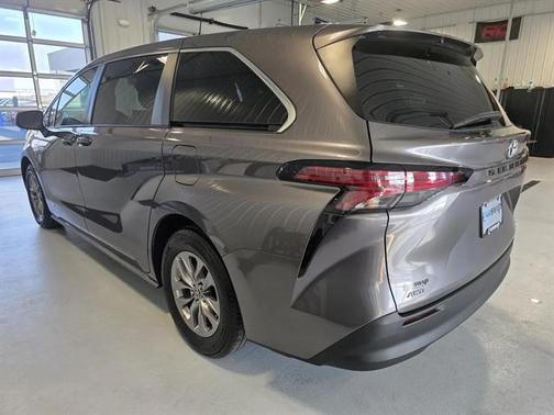 2021 Toyota Sienna LE