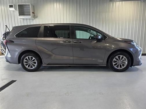 2021 Toyota Sienna LE