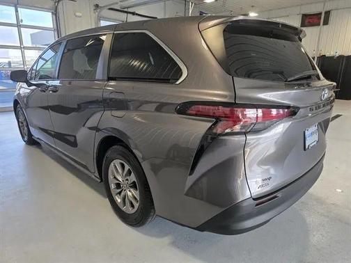 2021 Toyota Sienna LE