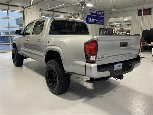 2022 Toyota Tacoma SR