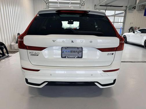 Crystal White Metallic 2024 Volvo XC60 B5 Plus Dark Theme