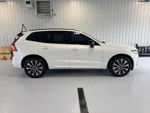 Crystal White Metallic 2024 Volvo XC60 B5 Plus Dark Theme
