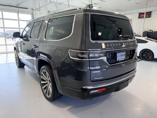 Diamond Black Crystal Pearlcoat 2022 Jeep Grand Wagoneer Series II 4x4