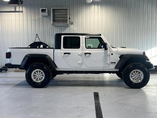 2025 Jeep Gladiator Sport S