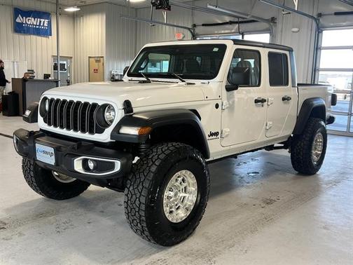 2025 Jeep Gladiator Sport S