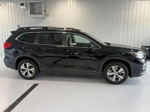 Crystal Black Silica 2022 Subaru Ascent Premium 8-Passenger