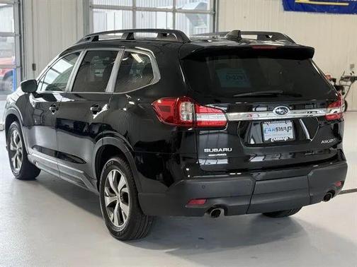 Crystal Black Silica 2022 Subaru Ascent Premium 8-Passenger