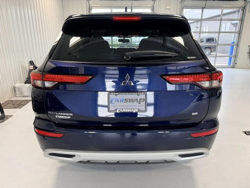 Cosmic Blue Metallic 2022 Mitsubishi Outlander SE
