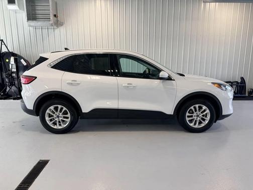 Oxford White 2021 Ford Escape SE