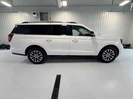 Oxford White 2025 Ford Expedition Max Platinum