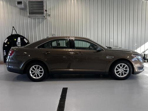 2015 Ford Taurus SE