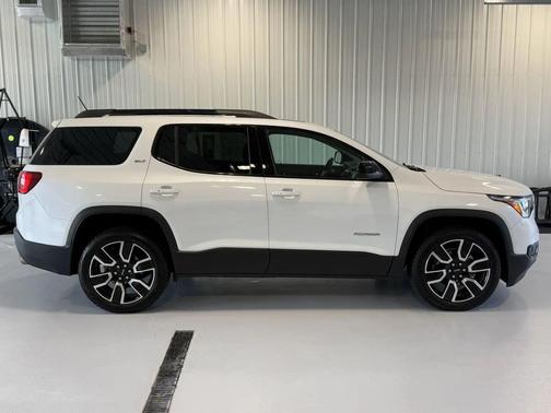 White Frost Tricoat 2019 GMC Acadia SLT-1
