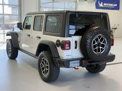 Bright White Clearcoat 2024 Jeep Wrangler Rubicon