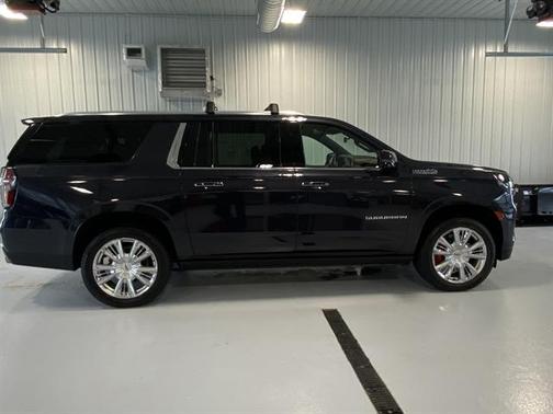 2022 Chevrolet Suburban 4WD High Country