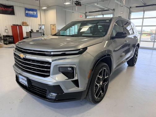 Sterling Gray Metallic 2025 Chevrolet Traverse High Country