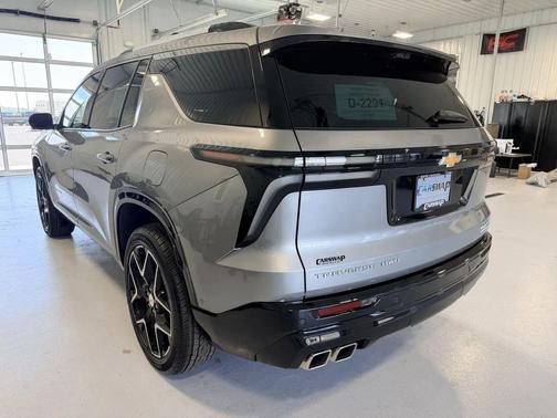 Sterling Gray Metallic 2025 Chevrolet Traverse High Country