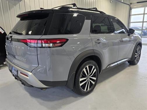 2024 Nissan Pathfinder Platinum 4WD
