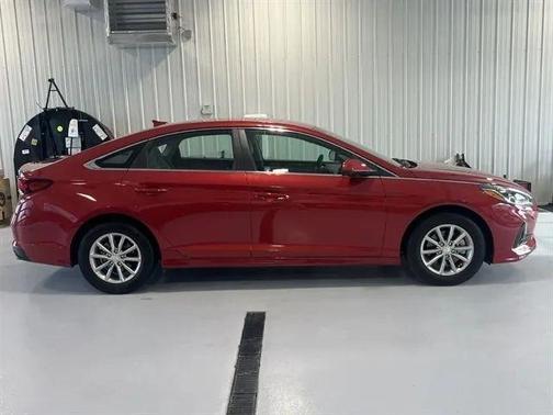 Scarlet Red 2019 Hyundai SONATA SE